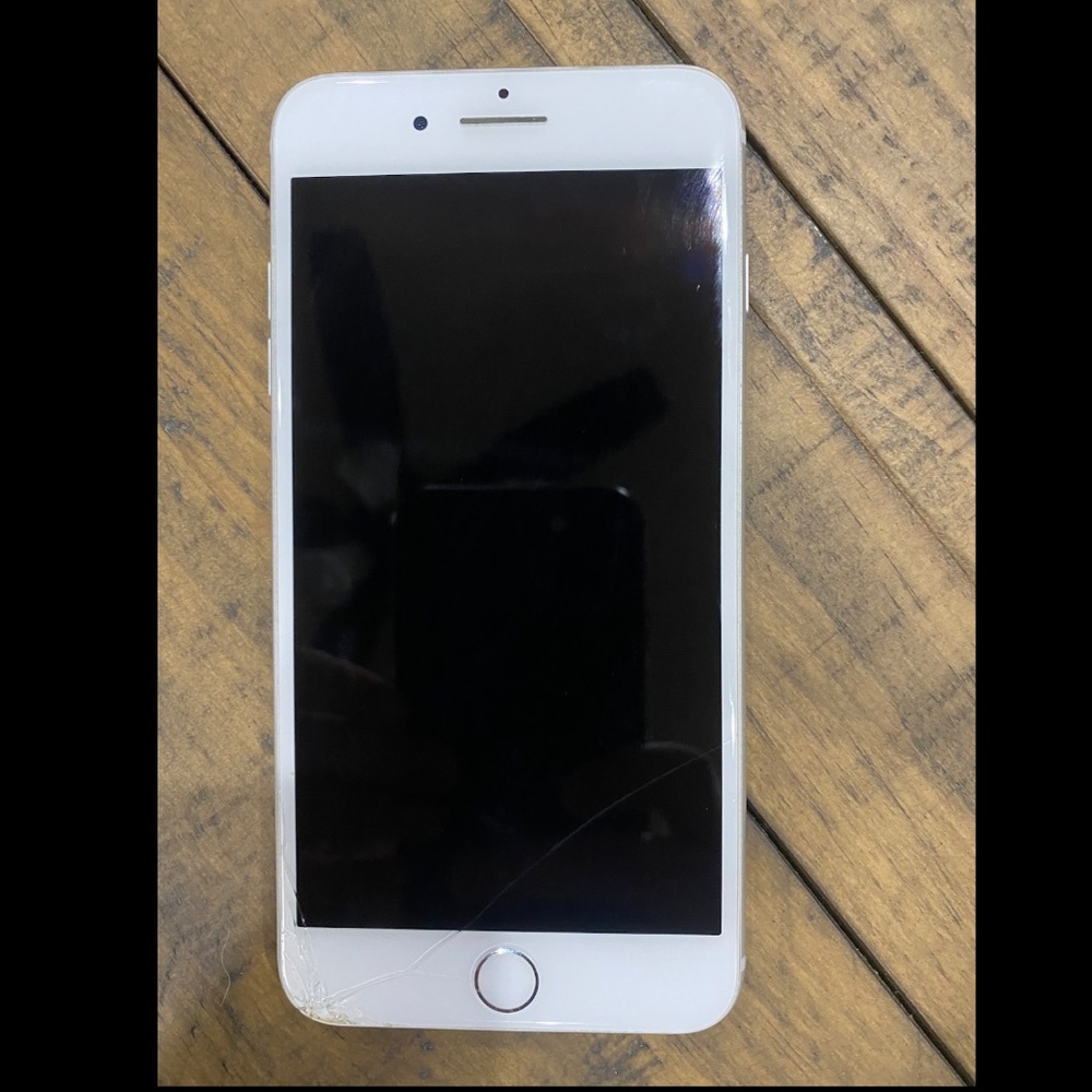🛑🛑🛑SOLD🛑🛑🛑Iphone 7 Plus. + case.
